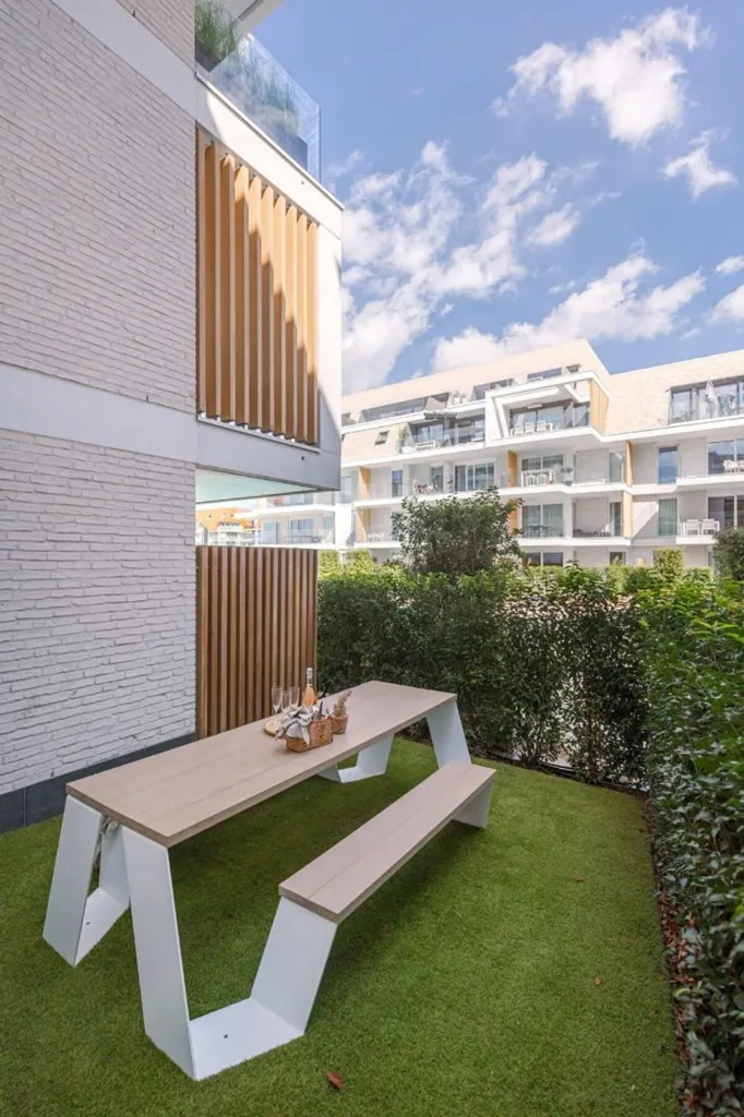 Garden - South-Facing Apartment with Pool in Sailors' Park