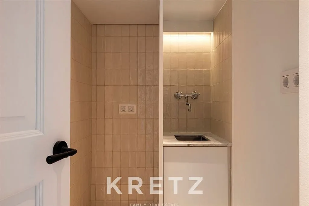 Esik - Apartment with Balcony in Eixample Izquierdo