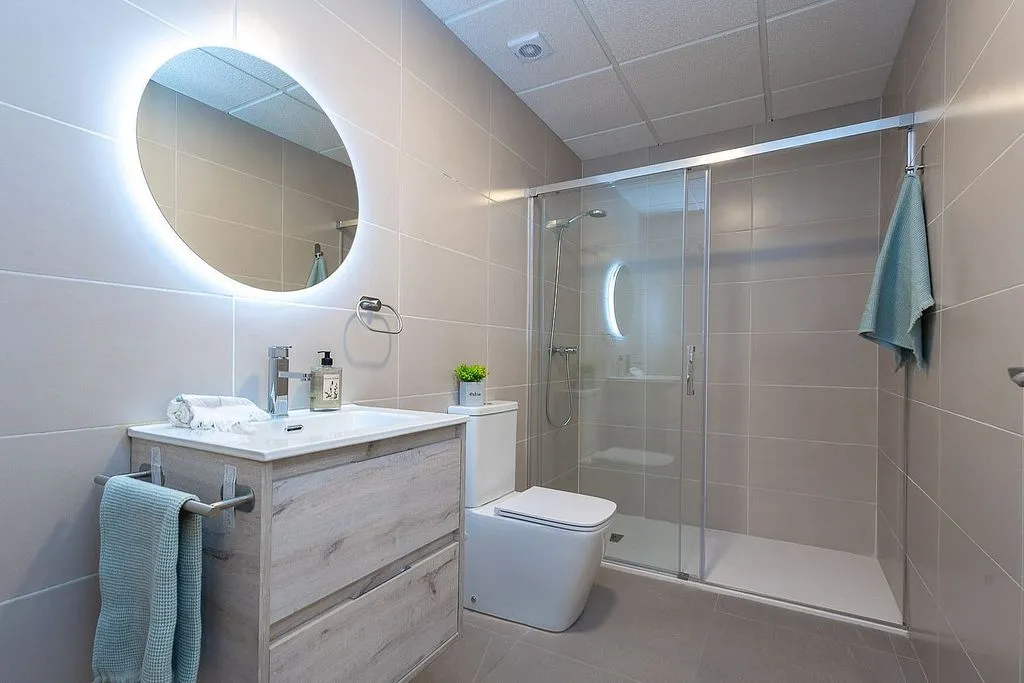 Bathrooms - Modern Flat with Balcony in Nou Moles, Valencia