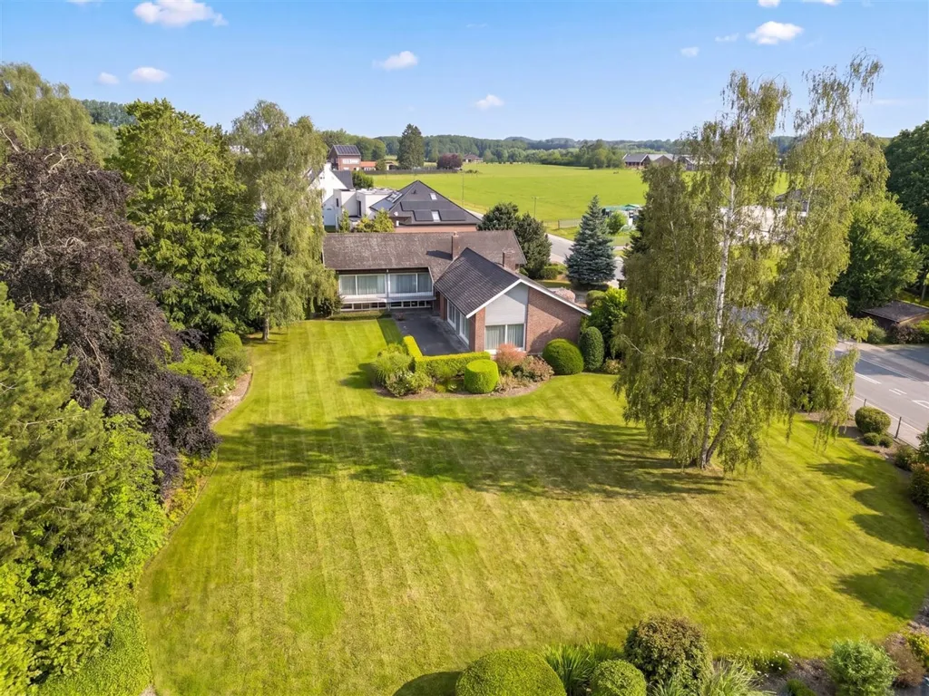 Vue aérienne - Maison Pleine de Caractère avec Grand Garage à Herne