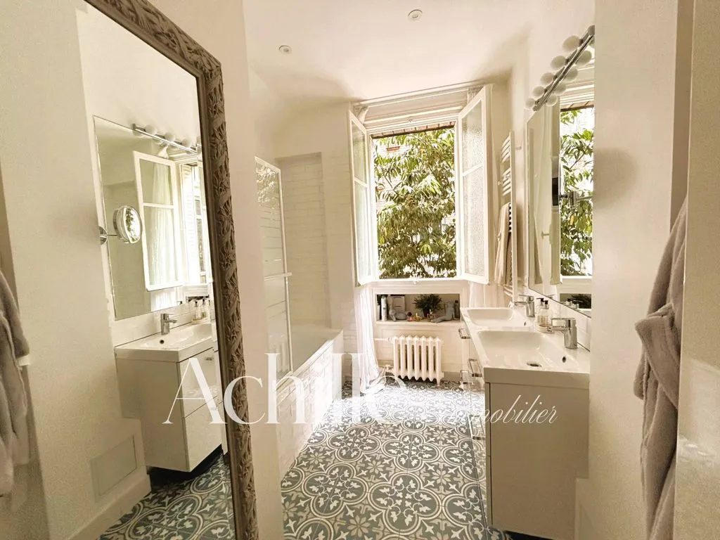 Salles de bain - Appartement de Luxe avec Cheminée à Auteuil, Paris