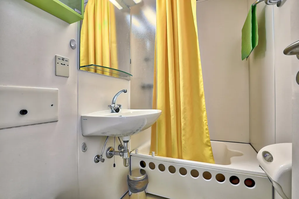 Salles de bain - Modern Apartment with Forest View in Dueodde