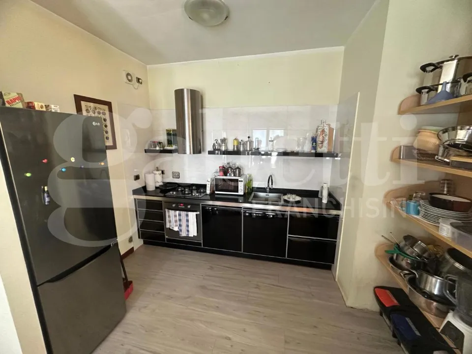 Cuisine - Rustic Bungalow with Balconies in Collegno