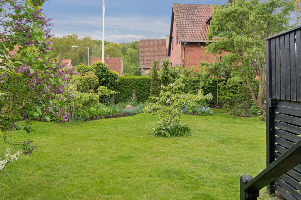 Jardin - Classical Villa with Bay View in Kerteminde
