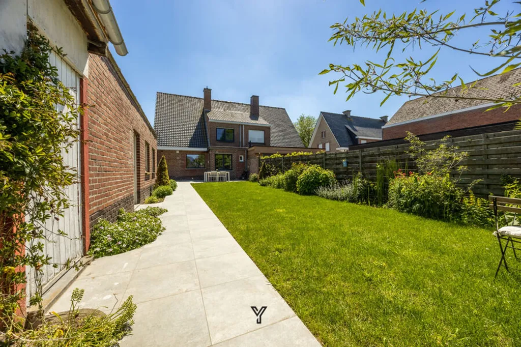 Garden - Charming House with Garden in Heestert