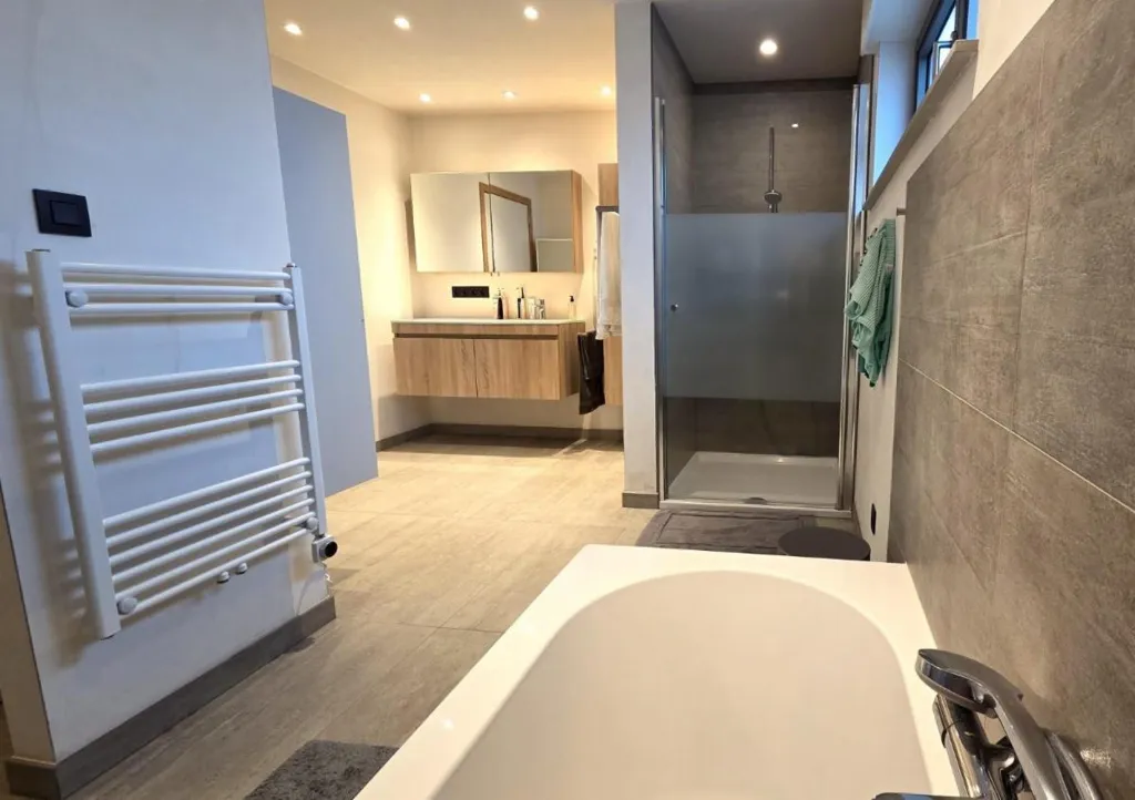 Salles de bain - Maison 4 Façades avec Terrasse près du Centre d'Izegem