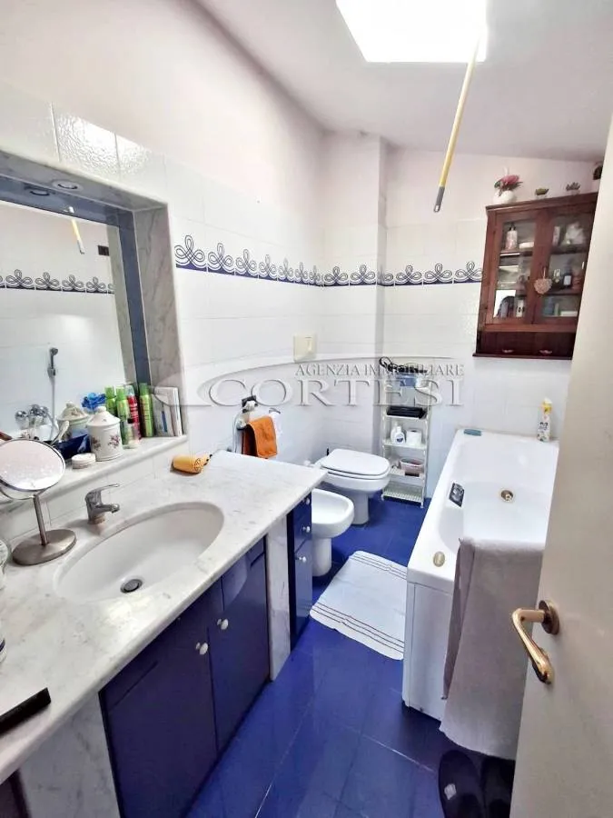 Salles de bain - Modern Apartment with Private Garden in Perugia