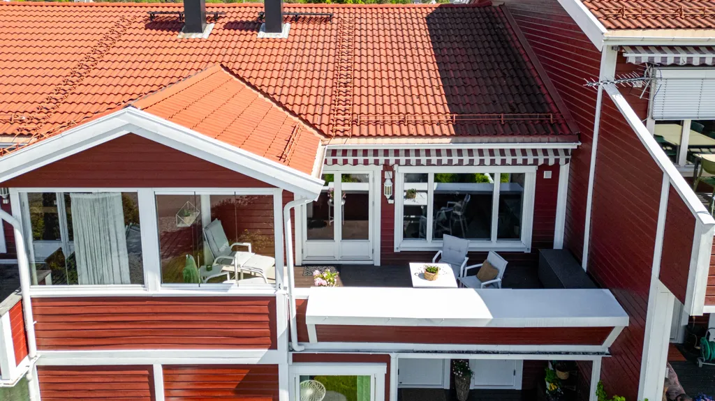 Aerial - Spacious Terraced House with Terrace in Quiet Area