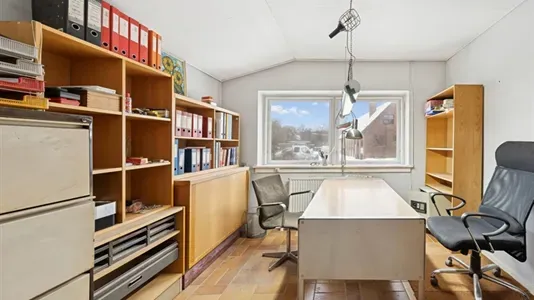 Bureau - Warehouse with Private Ground in Herlev