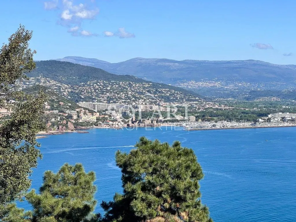 Villa de Luxe avec Piscine et Vue Mer à Théoule-sur-Mer