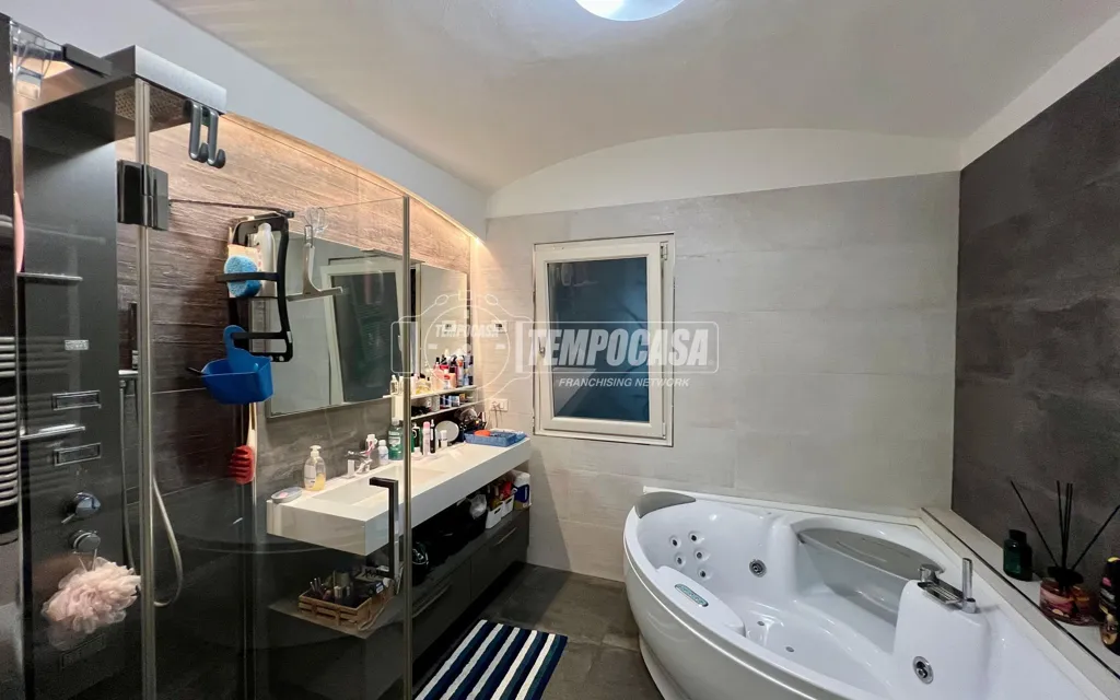 Vannitoad - Restored Triplex with Garden in Torino Sassi