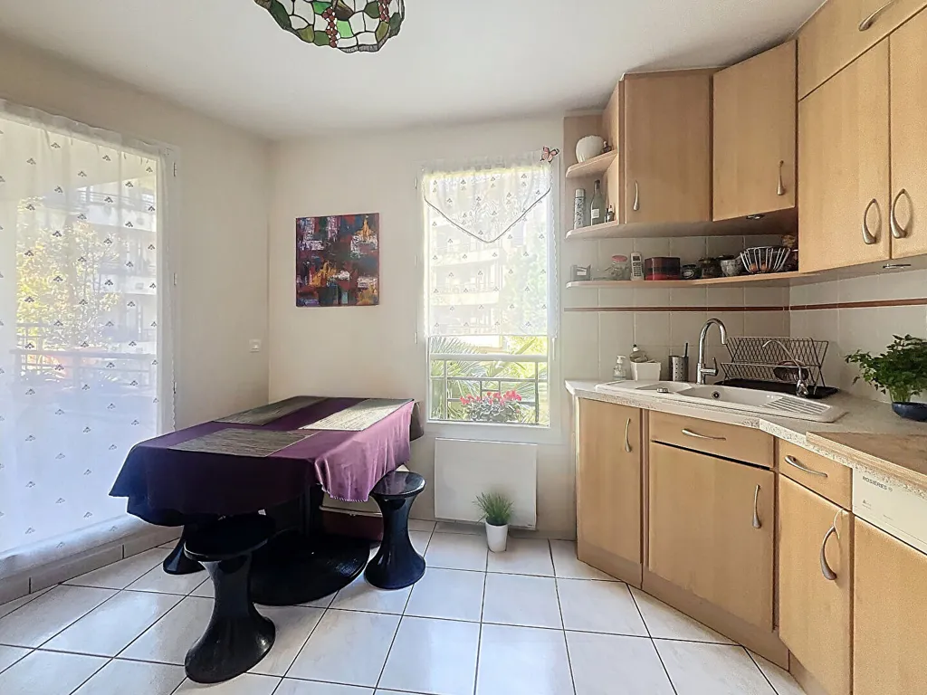 Cucina - Apartment with Terrace in Suresnes Centre
