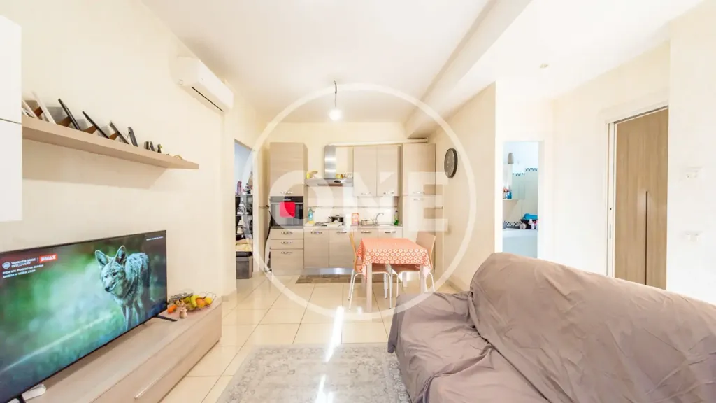 Séjour - Rear-Facing Apartment with Balcony in Finocchio, Rome