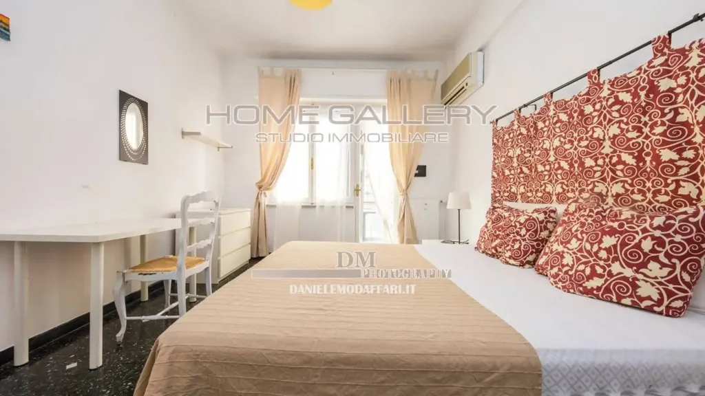 Chambres - Trilocale with Balcony in Albaro, Genoa