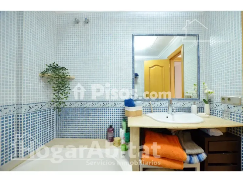 Bathrooms - Spacious House with Terrace near Cullera Beach