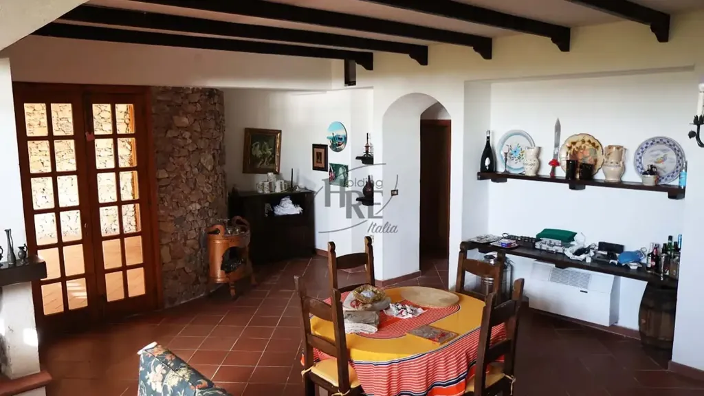 Salle à manger - Architectural Villa with Central Staircase in Amantea