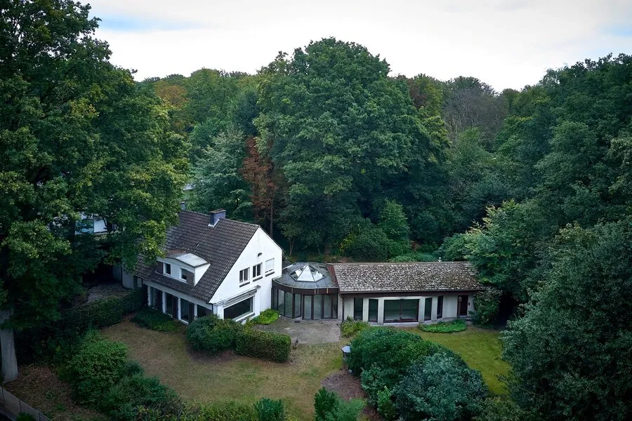 Vue aérienne - Villa des Années 60 sur un Grand Parc à Proximité de la Côte