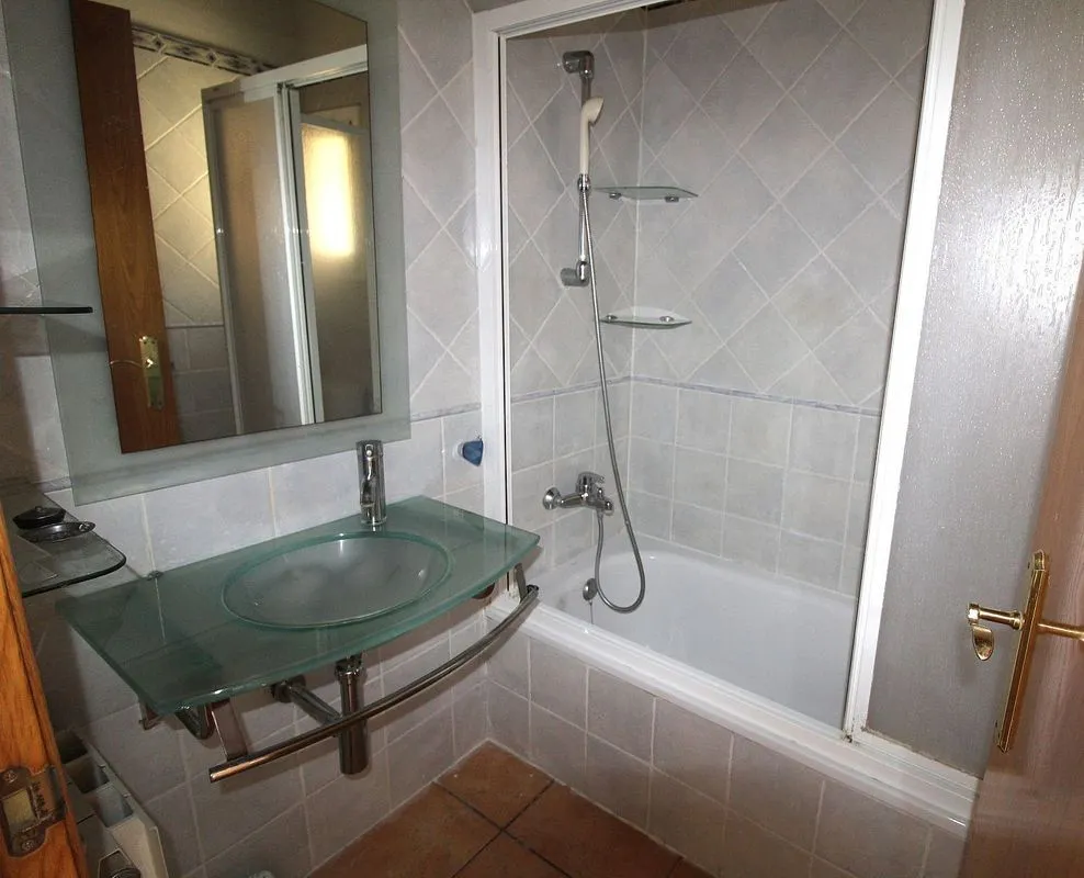 Salles de bain - Terraced House with Balcony in S'Agaró