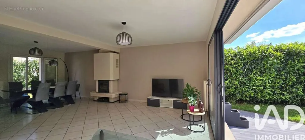 Maison 8 pièces à Le Plessis-Pate