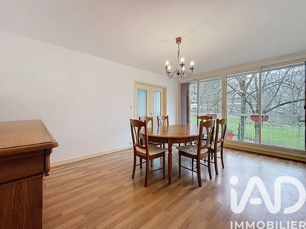 Dining Room - Second Floor Flat with Park View in Limoges
