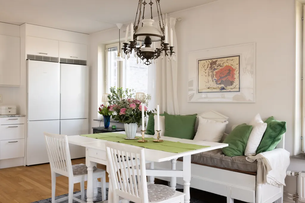 Salle à manger - 55+ Apartment with Two Balconies in Nockeby Backe
