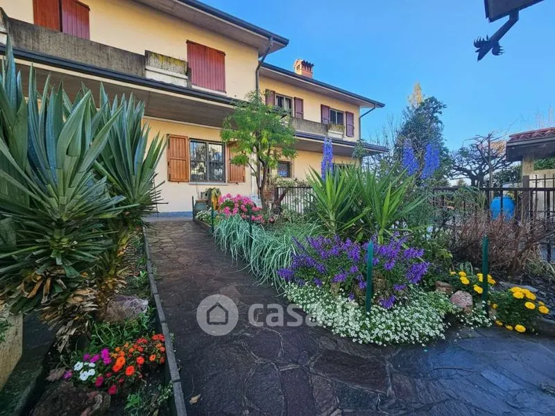 Jardin - Semi-detached House with Private Garden in Mozzo Centre