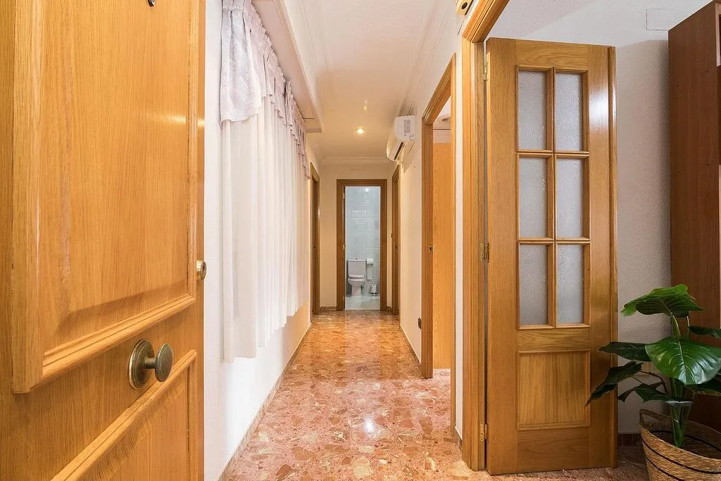 Esik - Modern Flat with Balcony in Carrús