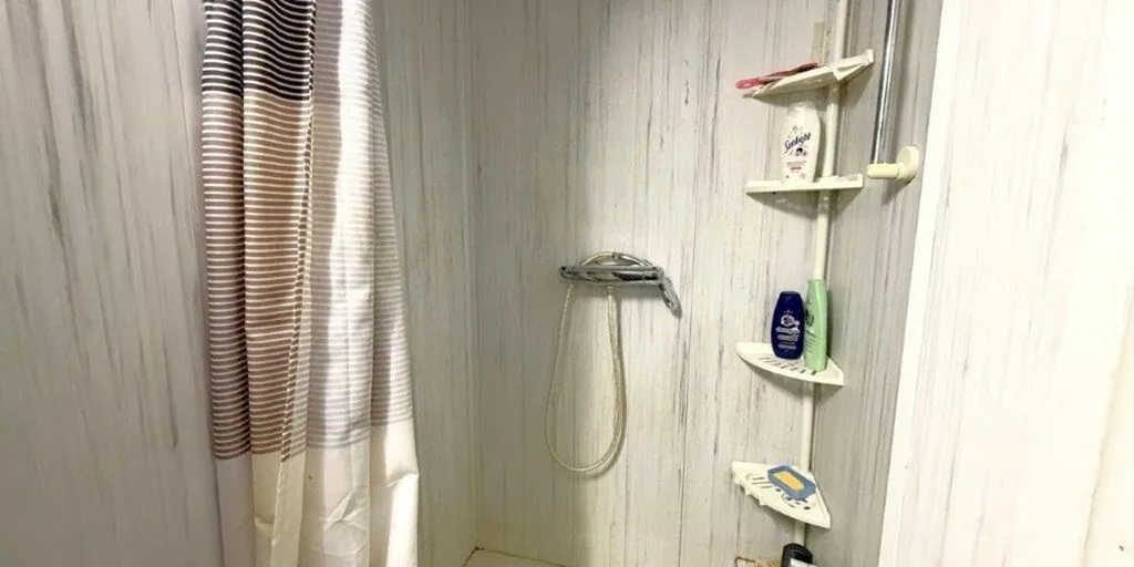 Salles de bain - Maison à Renover avec 3 Chambres au Centre de Wervik