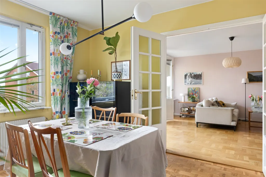Söögituba - Stylish Apartment with South-Facing Balcony in Gärdet