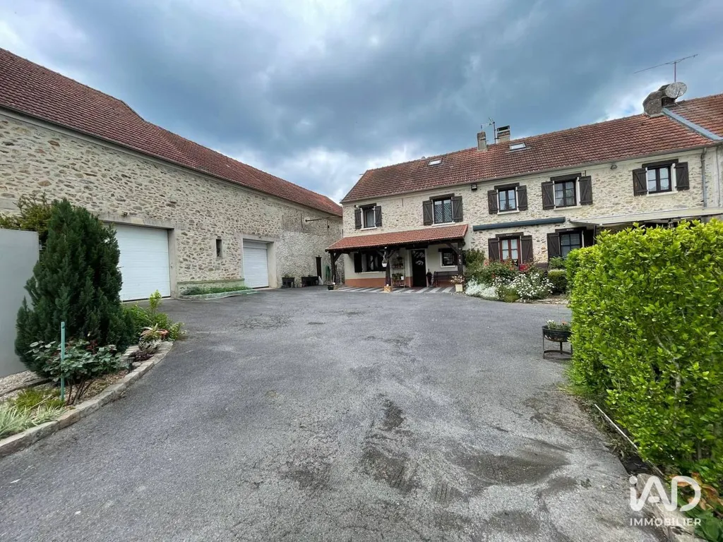 Aed - Villa with Pool in Rebais