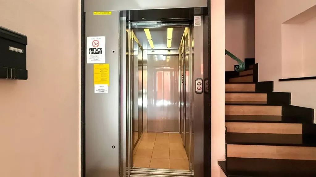 Entrée - Modern Apartment with Terrace in Loano