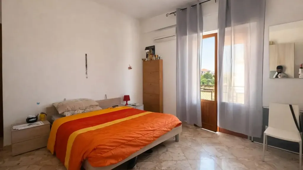 Bedrooms - 5-Room Apartment with Balcony in Palermo