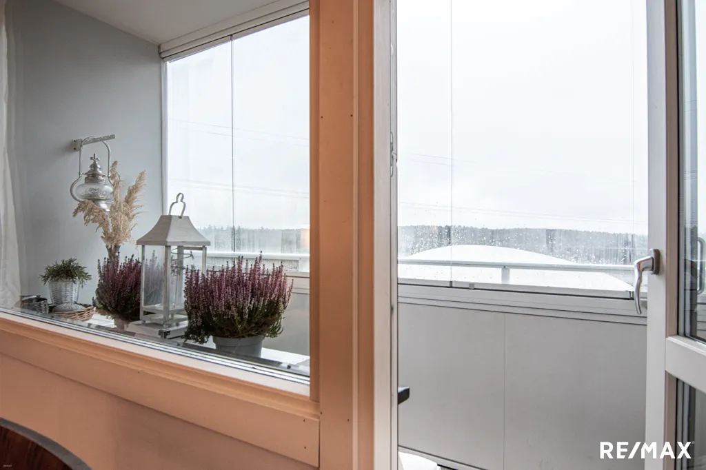 Balcon - Renovated Flat with Glazed Balcony in Nättinummi