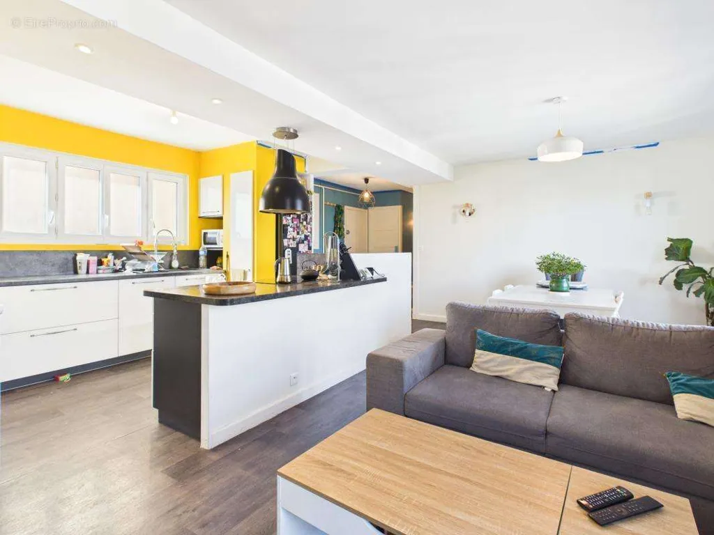 Cuisine - Appartement T3 avec Balcon au Quartier Châteauvert à Valence