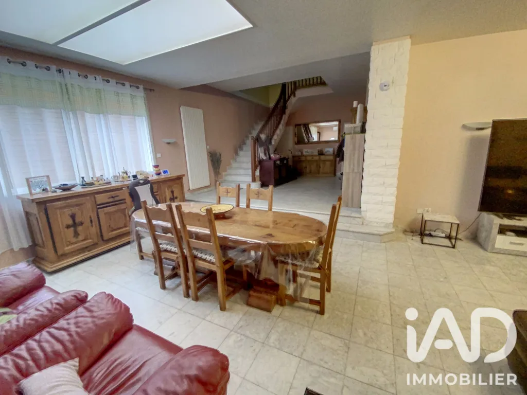Salle à manger - Maison avec Piscine et Garage à Tergnier