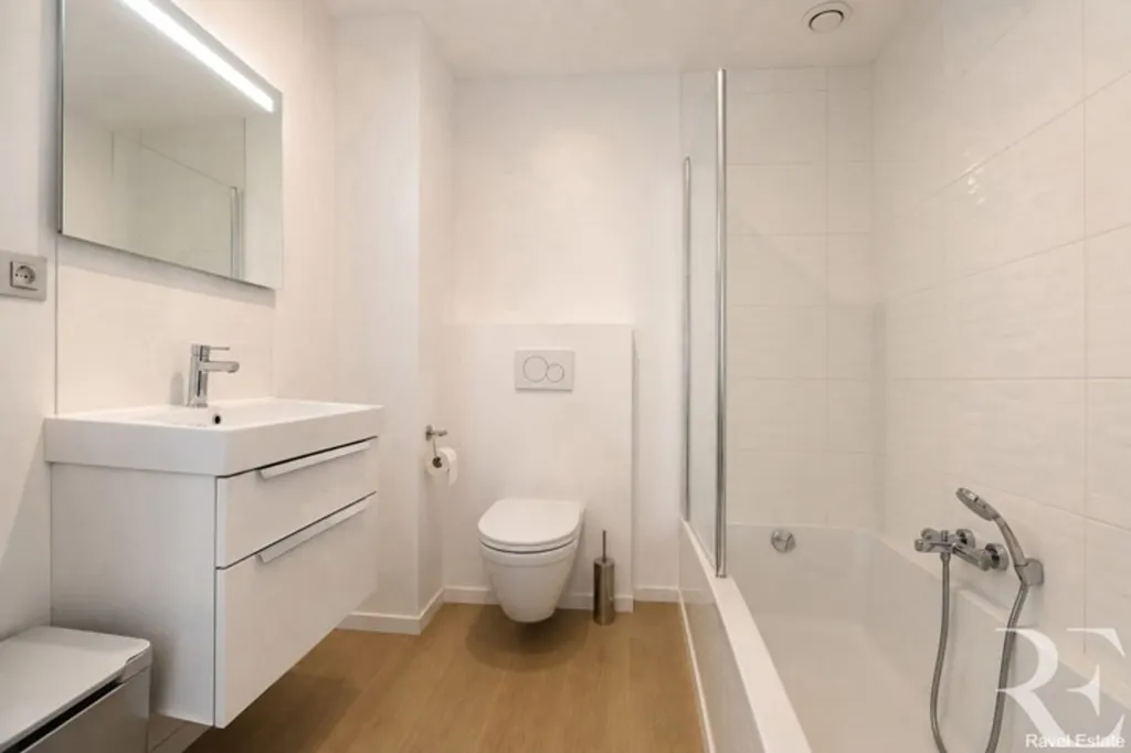 Bagni - Luxury 2-Bedroom Apartment with Terrace in Ixelles