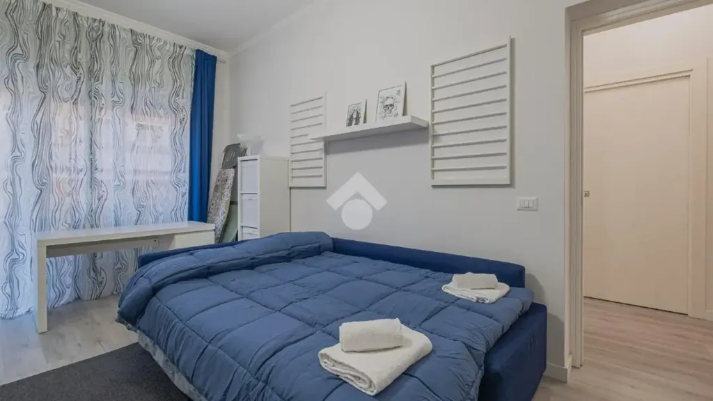 Chambres - Rearranged Apartment with Balcony in Rome