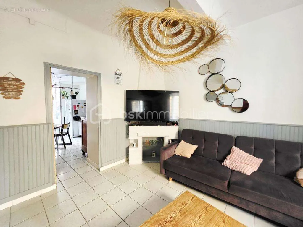Séjour - Maison de Village Traversante avec 4 Chambres en Centre-Ville