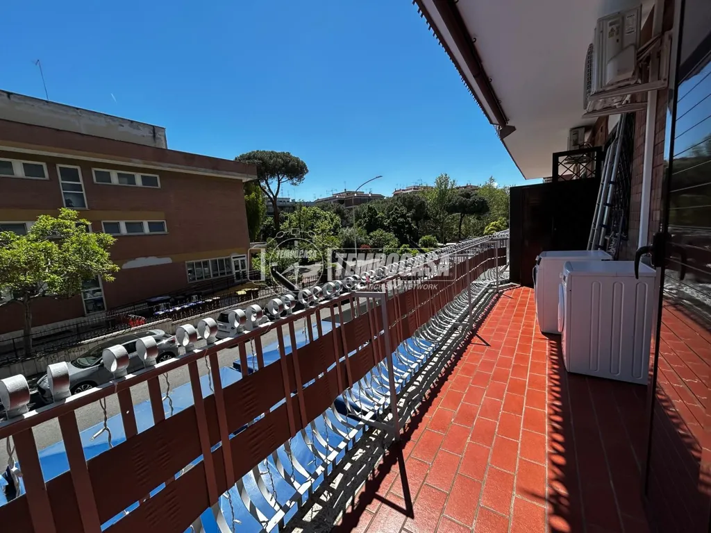 Rõdu - Renovated Apartment with Balcony in Rome