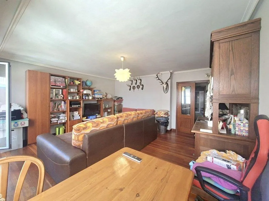 Elutuba - Spacious Apartment with Balconies in Central Location