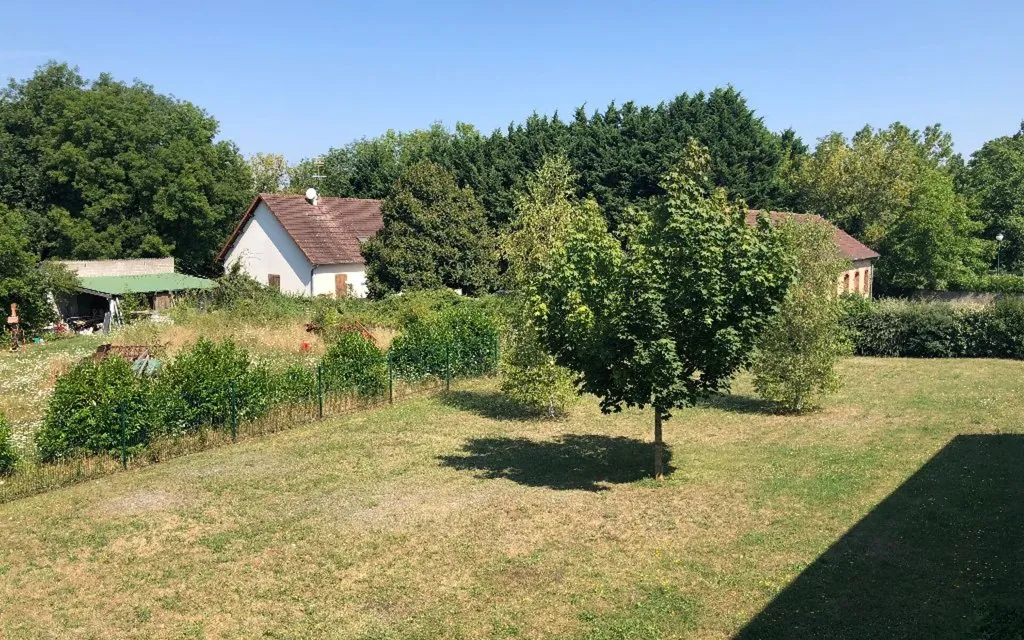 Jardin - Appartement T2 avec Balcon et Piscine à Marzy