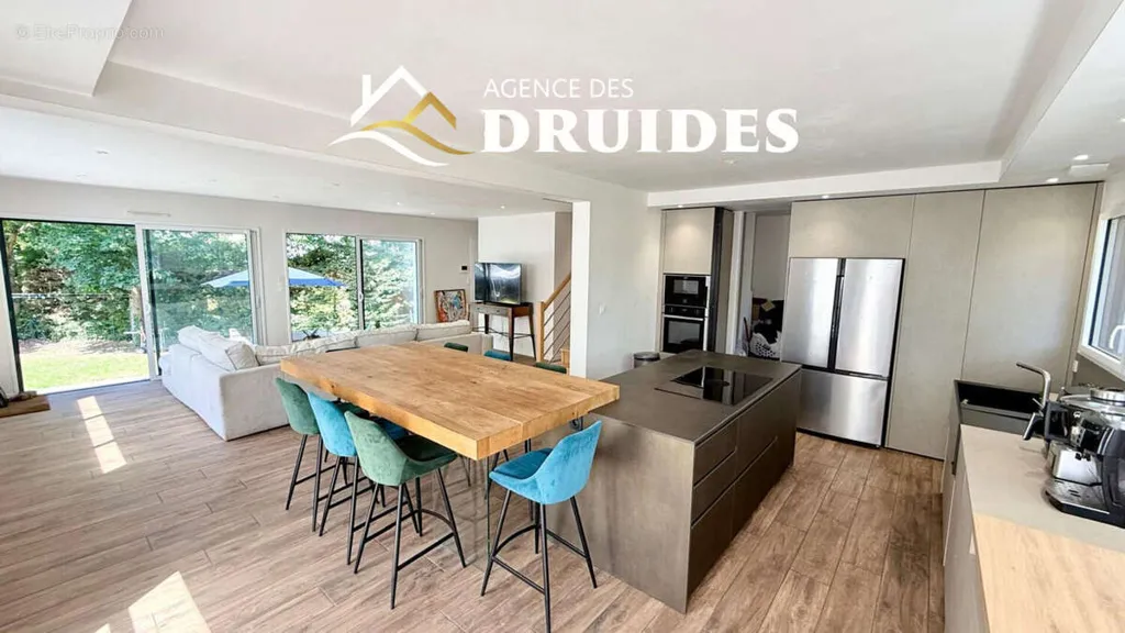 Kitchen - Contemporary House Near Beach in Carnac