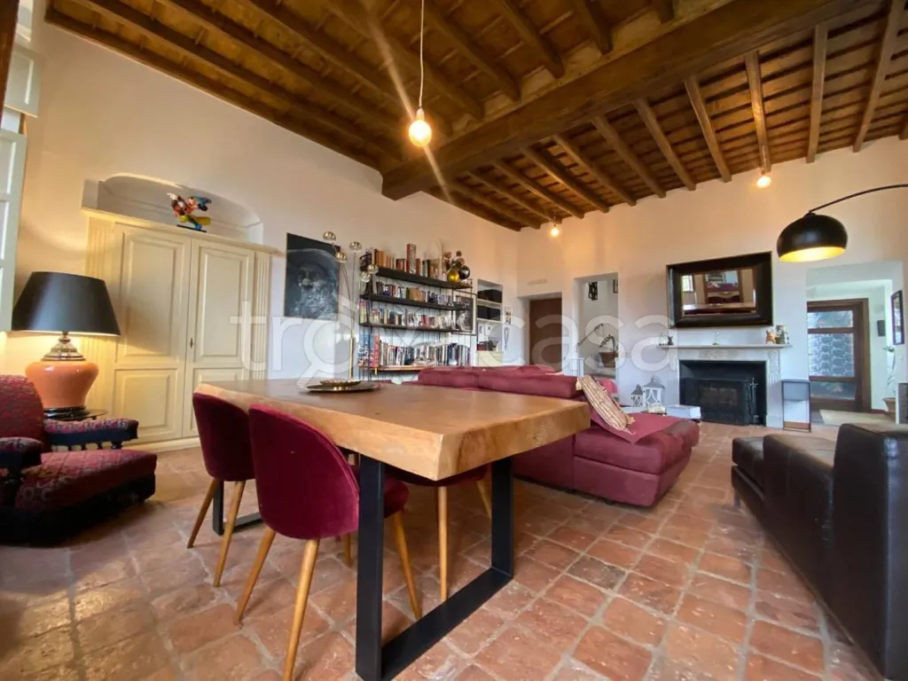 Dining Room - Rustic Villa-Style Apartment with Garden in Moncalieri
