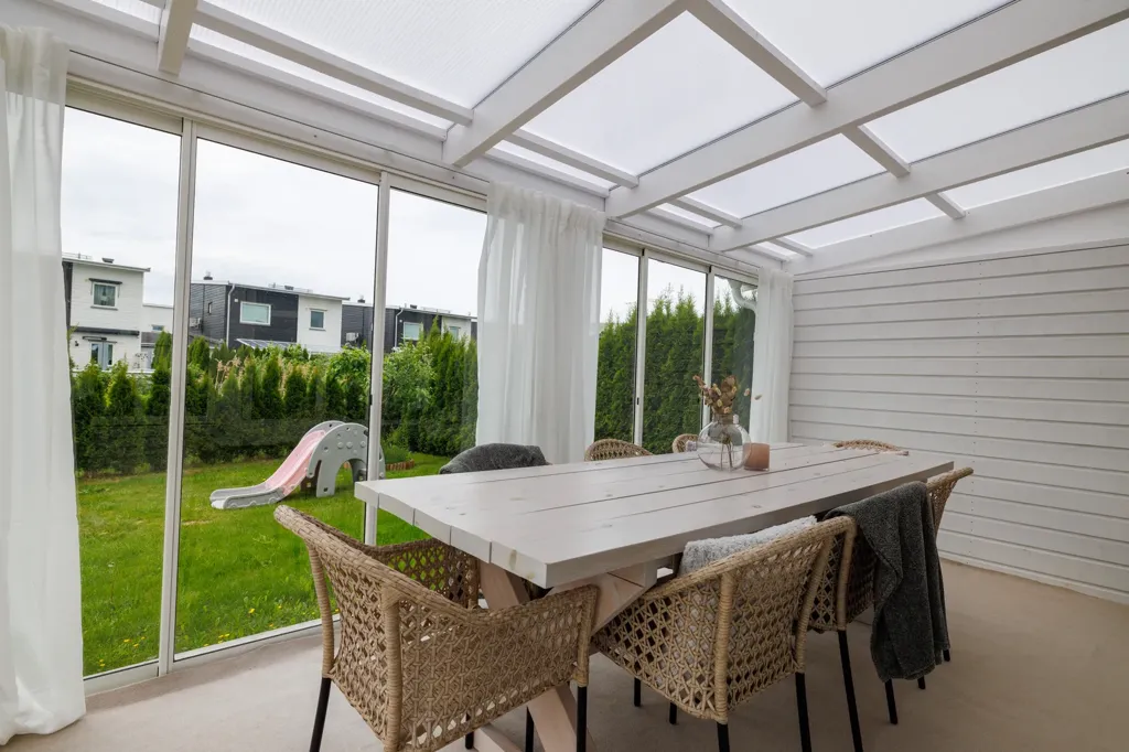 Terrasse - Modern Apartment with Balcony in Ekeby-Almby