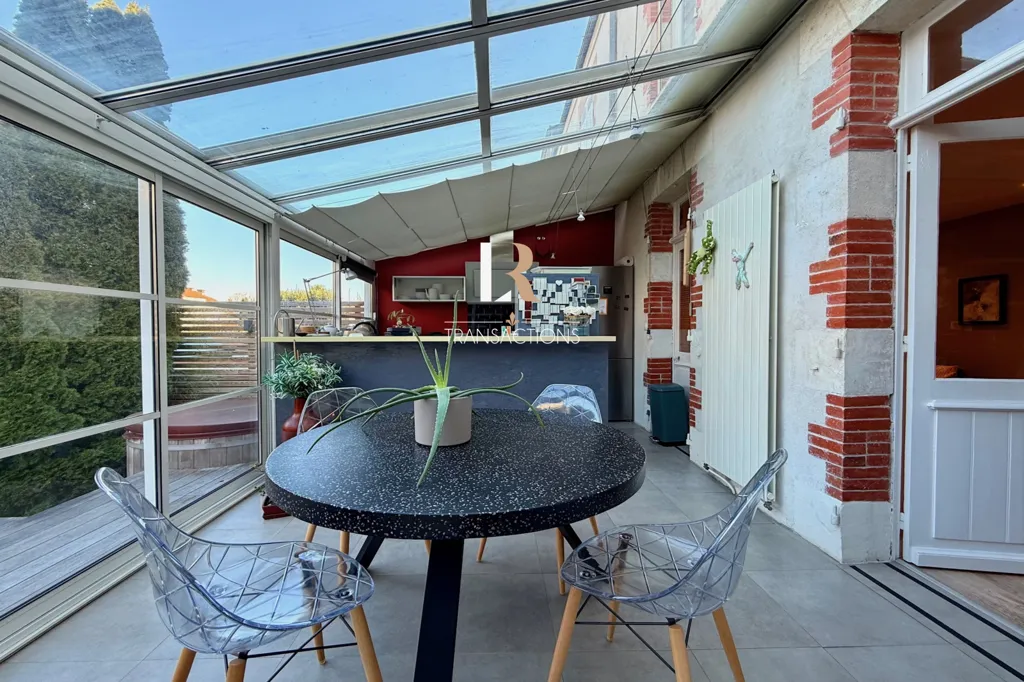 Character House with Jacuzzi in La Rochelle