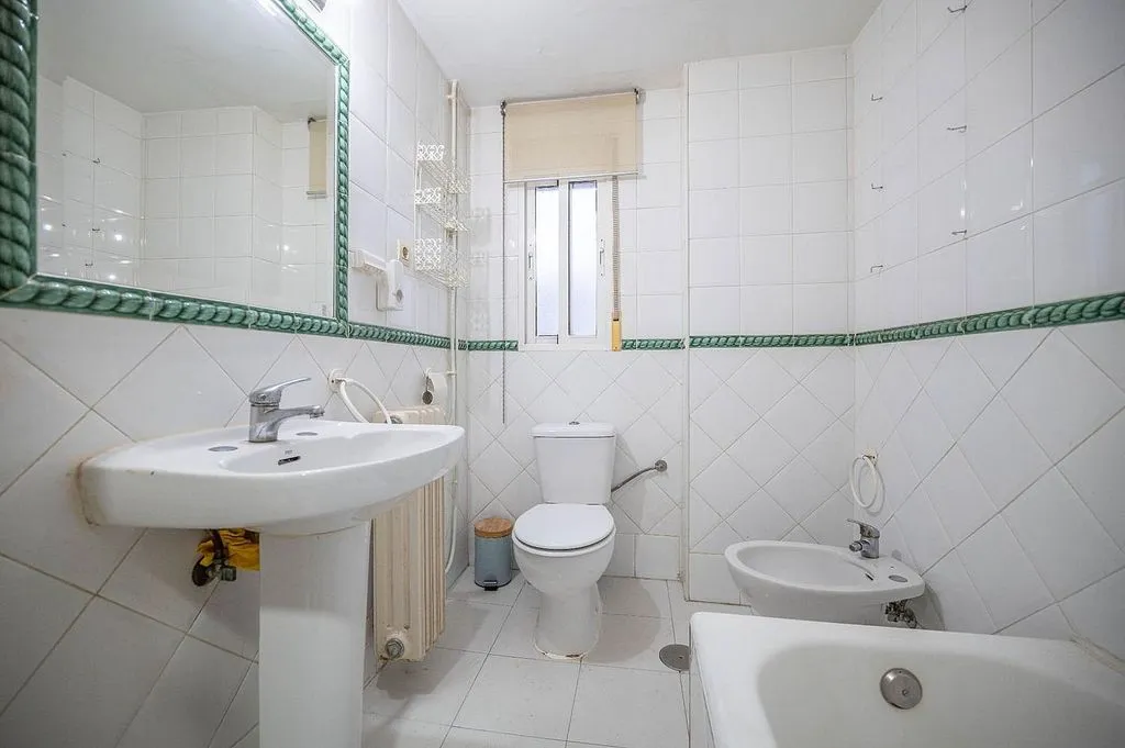Vannitoad - Top-Floor Flat with Balcony in Central Location