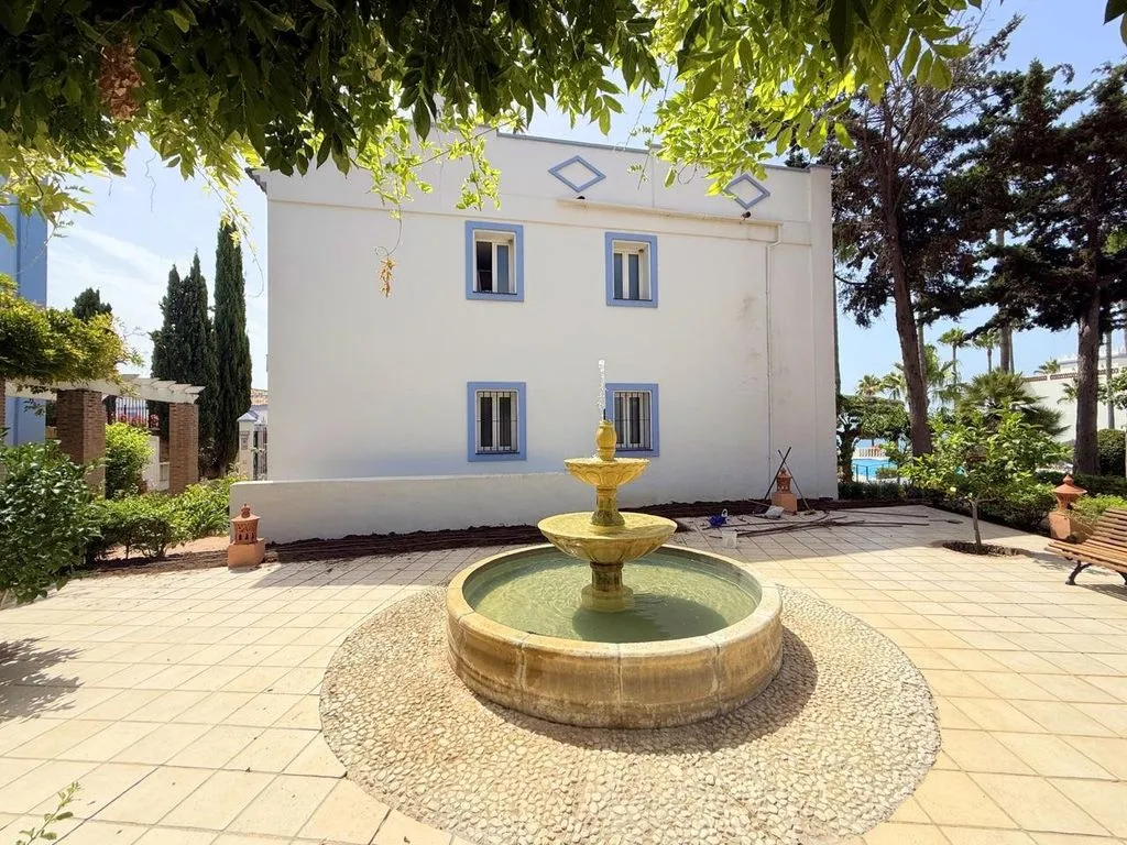 Aed - Beachfront Flat with Private Garden in Casares