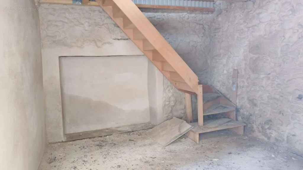 Pièces - Remise Élevée en Village à Lespignan