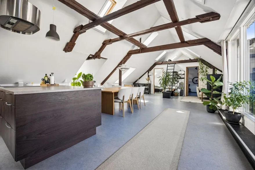 Cuisine - Mixed-Use Property with Conversion Potential in Aalborg