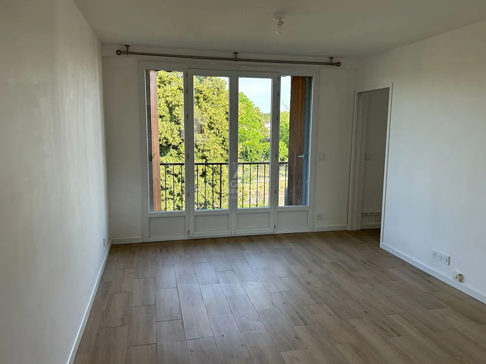 Stanze - Refurbished 3-Bed Flat with Balcony in Le Mesnil-le-Roi